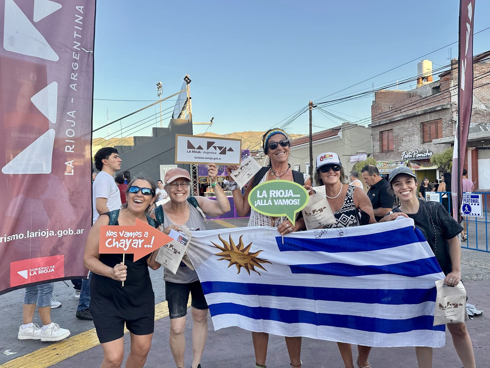 Sabores, imperdibles, música y mucha chaya riojana en Cosquín