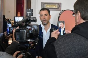 «Un turismo sólido se construye con un Estado presente», afirma José Rosa y critica al Ejecutivo Nacional