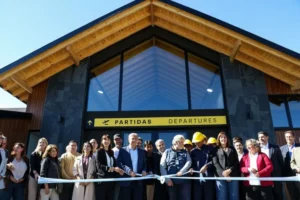 Neuquén: El gobernador Figueroa inauguró el sector de partidas del aeropuerto Chapelco