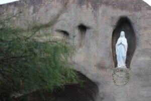 La Gruta de Lourdes estrena un mapping que renueva la experiencia del turismo religioso en San Pedro de Colalao
