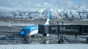 Hasta 35 vuelos diarios consolidan el invierno en Bariloche