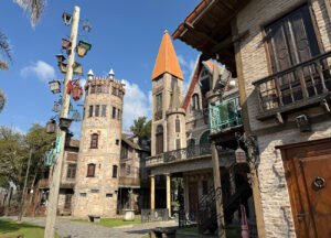 Campanópolis, el sueño que se convirtió en una aldea medieval imperdible en la Provincia de Buenos Aires