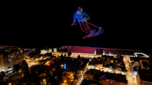 El cielo de Bariloche se iluminó con un gran show de drones ante una multitud