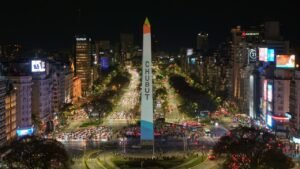 Chubut iluminó el obelisco con música y sus propuestas primaverales